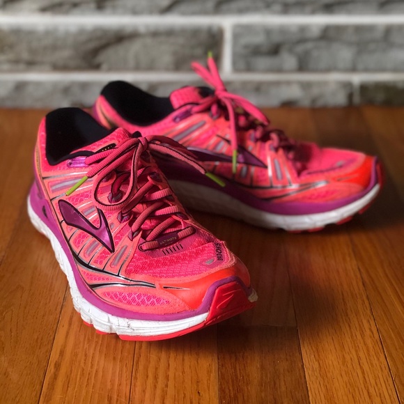 brooks shoes pink
